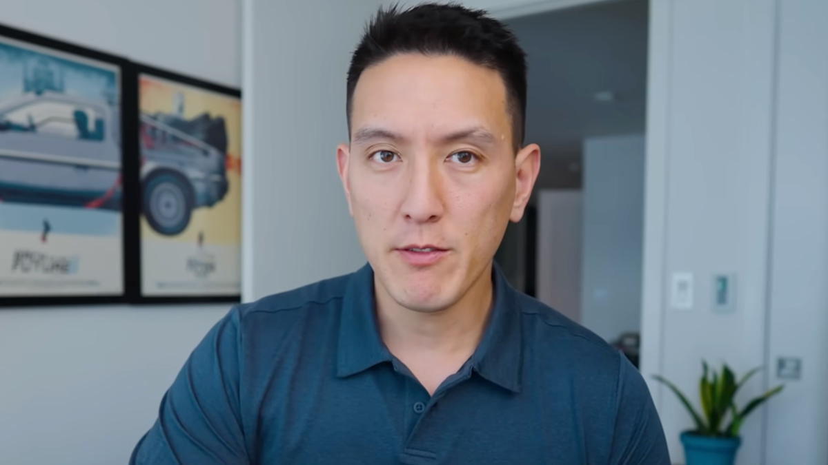 A former financial advisor believes years of mistakes will cost him $750K. Avoid these bad habits to grow your wealth